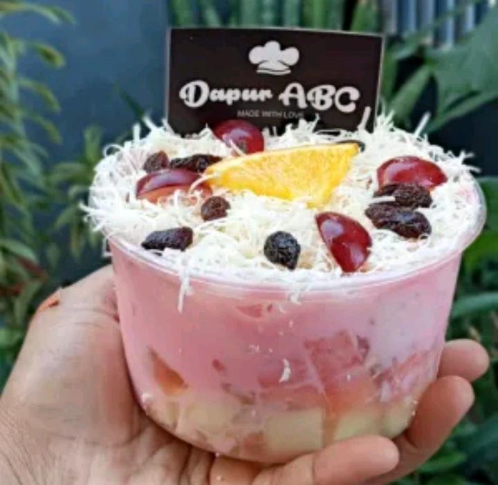 Salad Buah Frutta Strawberry Ukuran 450 Ml