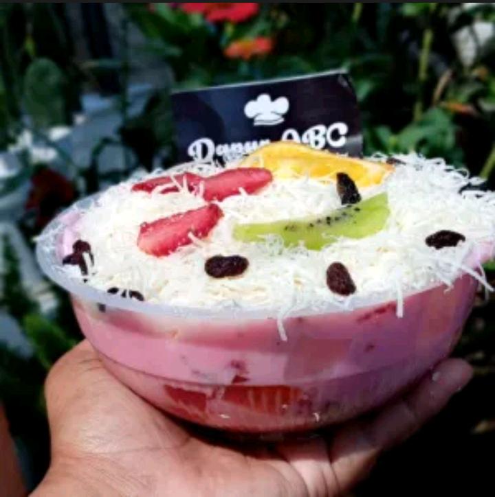 Salad Buah Frutta Strawberry Ukuran 625 Ml