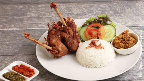 Lalapan Nasi Bebek Goreng Persipro