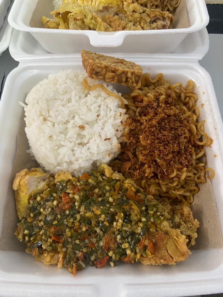 Ayam Geprek Sambel Ijo + Mie + nasi Dapur Ummu