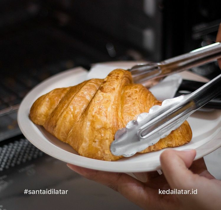 Croissant Cheese Latar