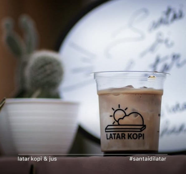 Es Cappucino Latar