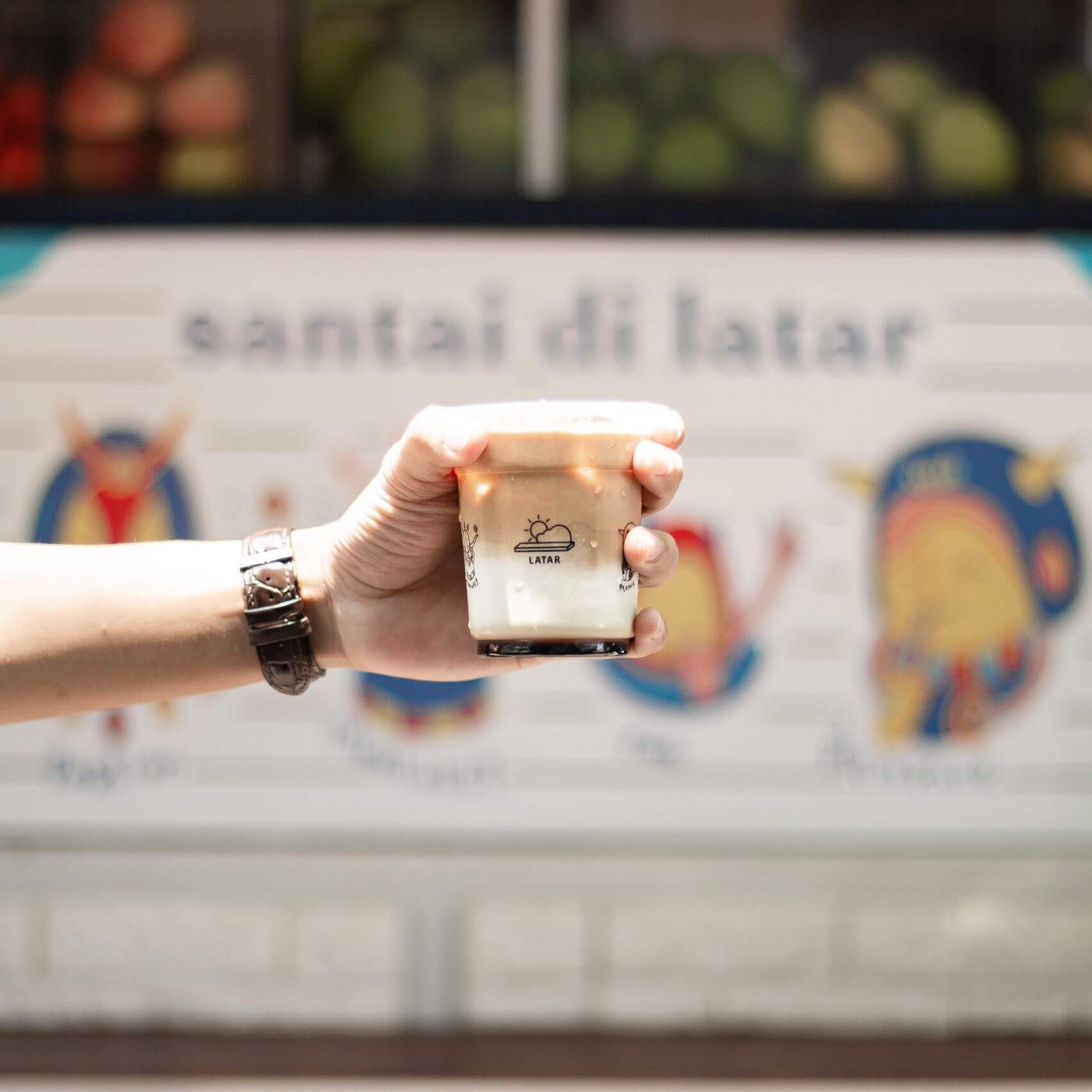 Es Kopi Senja Latar