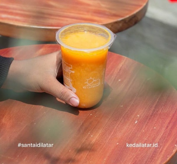 Jus Mangga Latar