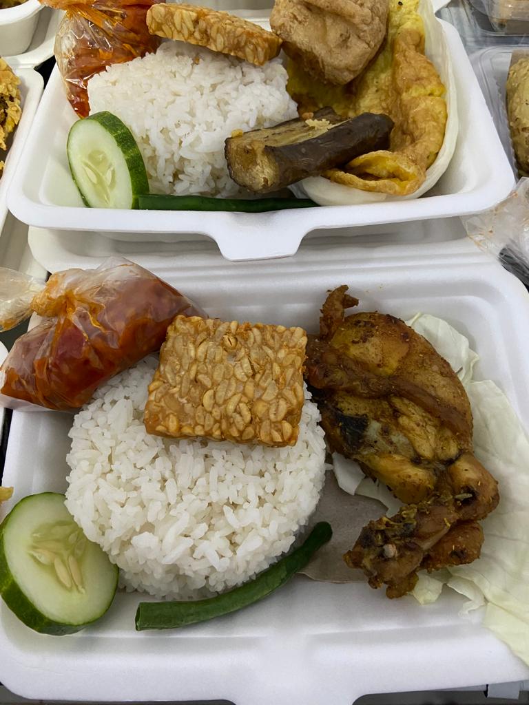 Lalapan Ayam Pakai Nasi Dapur Ummu
