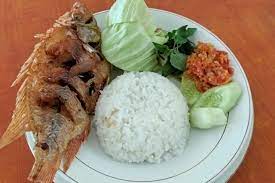 Lalapan Nasi Ikan Kakap Goreng Persipro