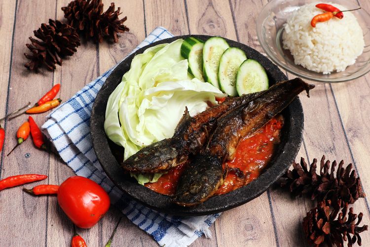 Lalapan Nasi Lele Goreng Persipro