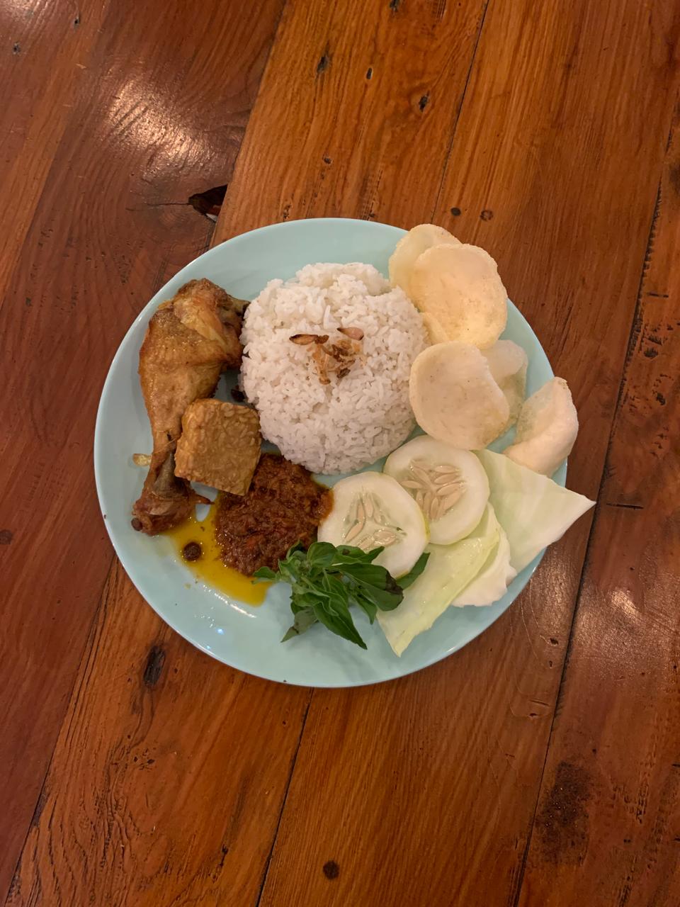 Nasi Lalapan Ayam Goreng 