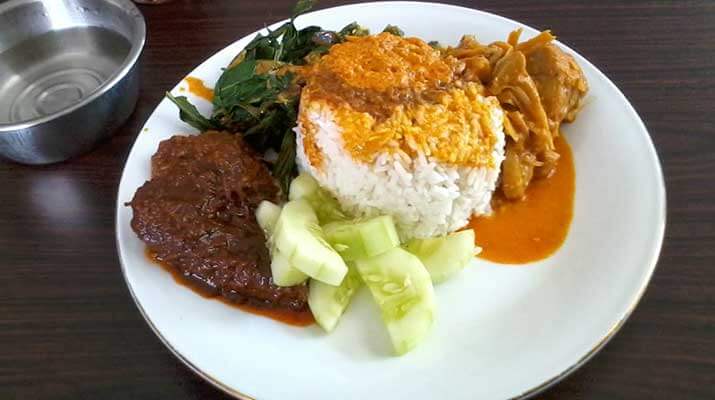 Nasi Rendang Plus Sayur Cahaya Minang 2