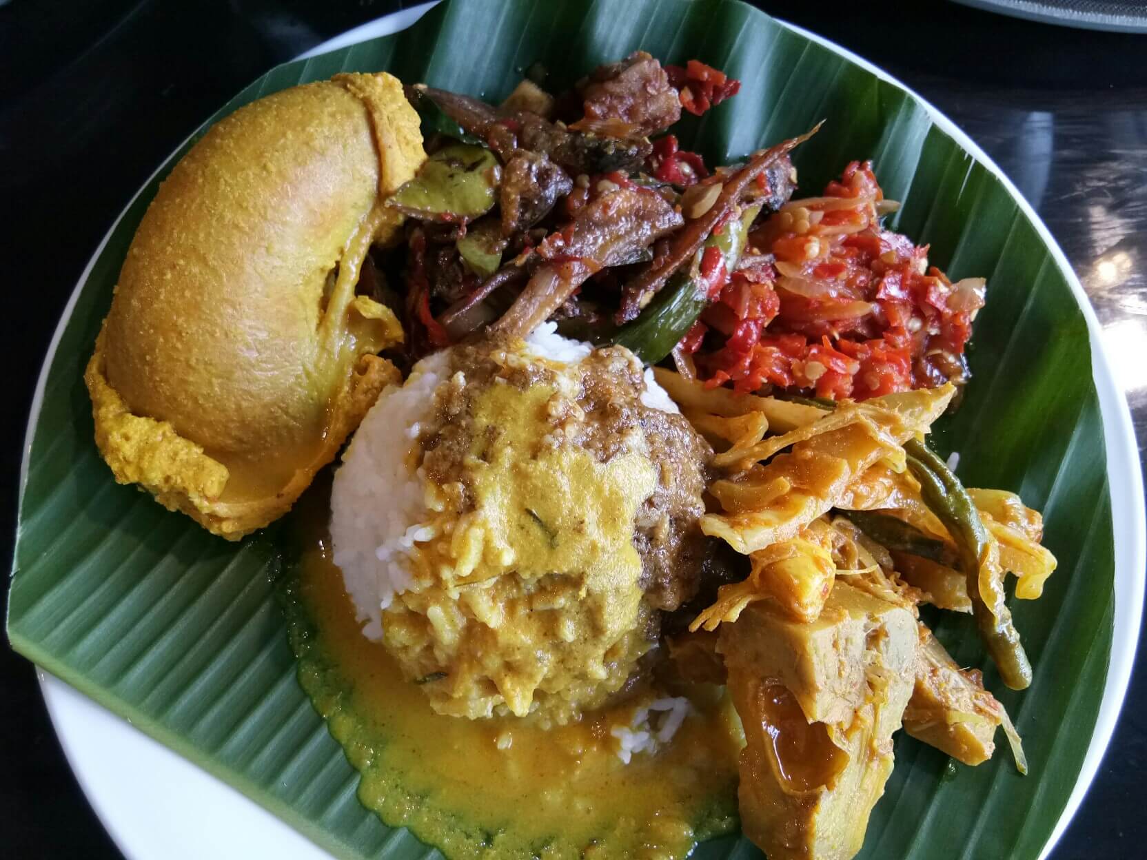 Nasi Usus Plus Sayur Cahaya Minang 2