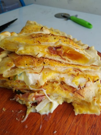 Pizza Calzone Cheesy Meat Lover