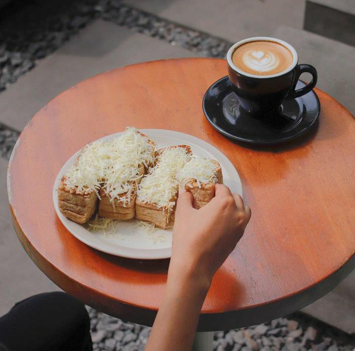 Roti Gandum Half Size Keju Kedai Latar