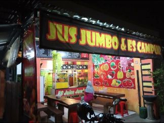 JUS JUMBO DAN ES CAMPUR (COKRO)